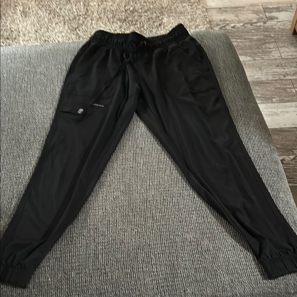 Healing Hands Black Scrub Set - Picture 2 of 10